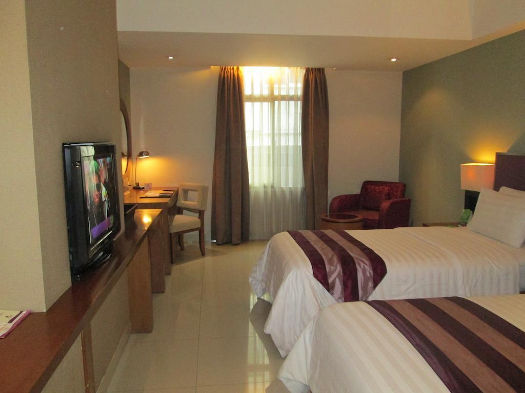 Anggrek Shopping Hotel Bandung Chambre photo