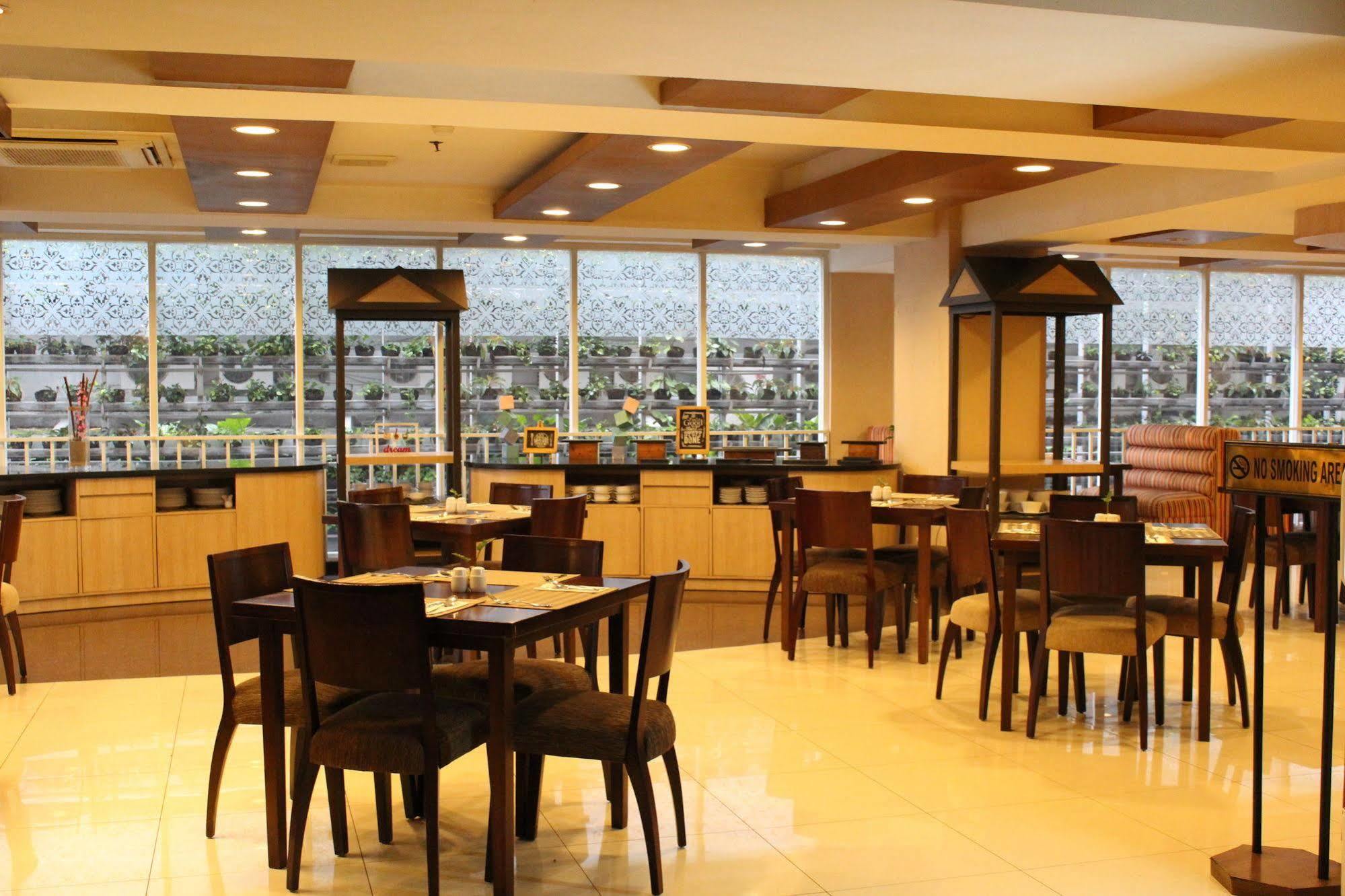 Anggrek Shopping Hotel Bandung Extérieur photo